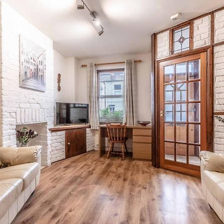 4 Bed 3 Baths In Central Windsor! Walk 2 All The Sights! Legoland 5 Min Drive Exterior foto
